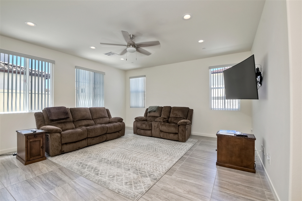 4213 Calle Del Rio Oceanside, CA 92057 - Photo 11 of 25 Gallery Image 11
