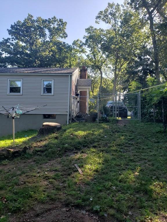 236 West Allen Ridge Road Springfield, MA 01118 - Photo 3 of 25