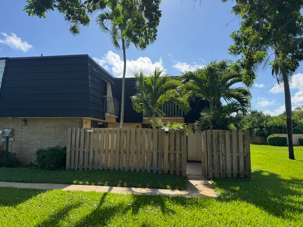 $2,250 | 238 Woodland Road, Palm Springs, FL 33461