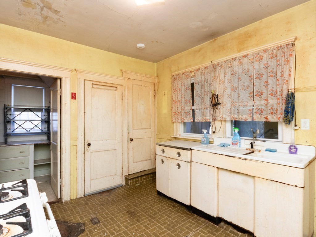 12 Carter Road Braintree, MA 02184 - Photo 22 of 34 a bathroom with a double vanity sink a mirror and a bathtub