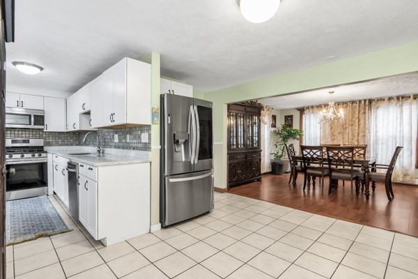 27 Royal Street Lowell, MA 01851 - Photo 12 of 31