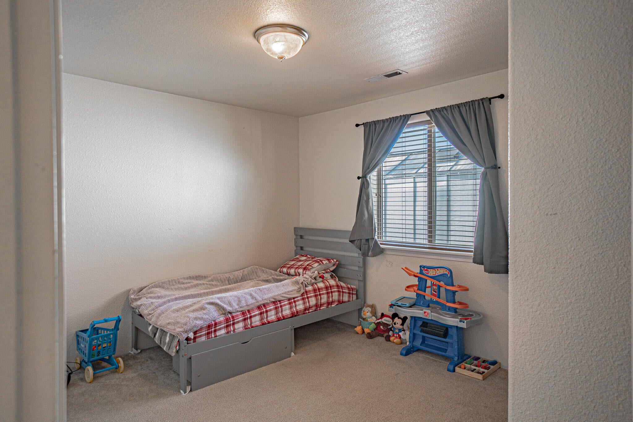 653 Andrea Way Eagle Point, OR 97524 - Photo 15 of 25 DSC09460-HDR