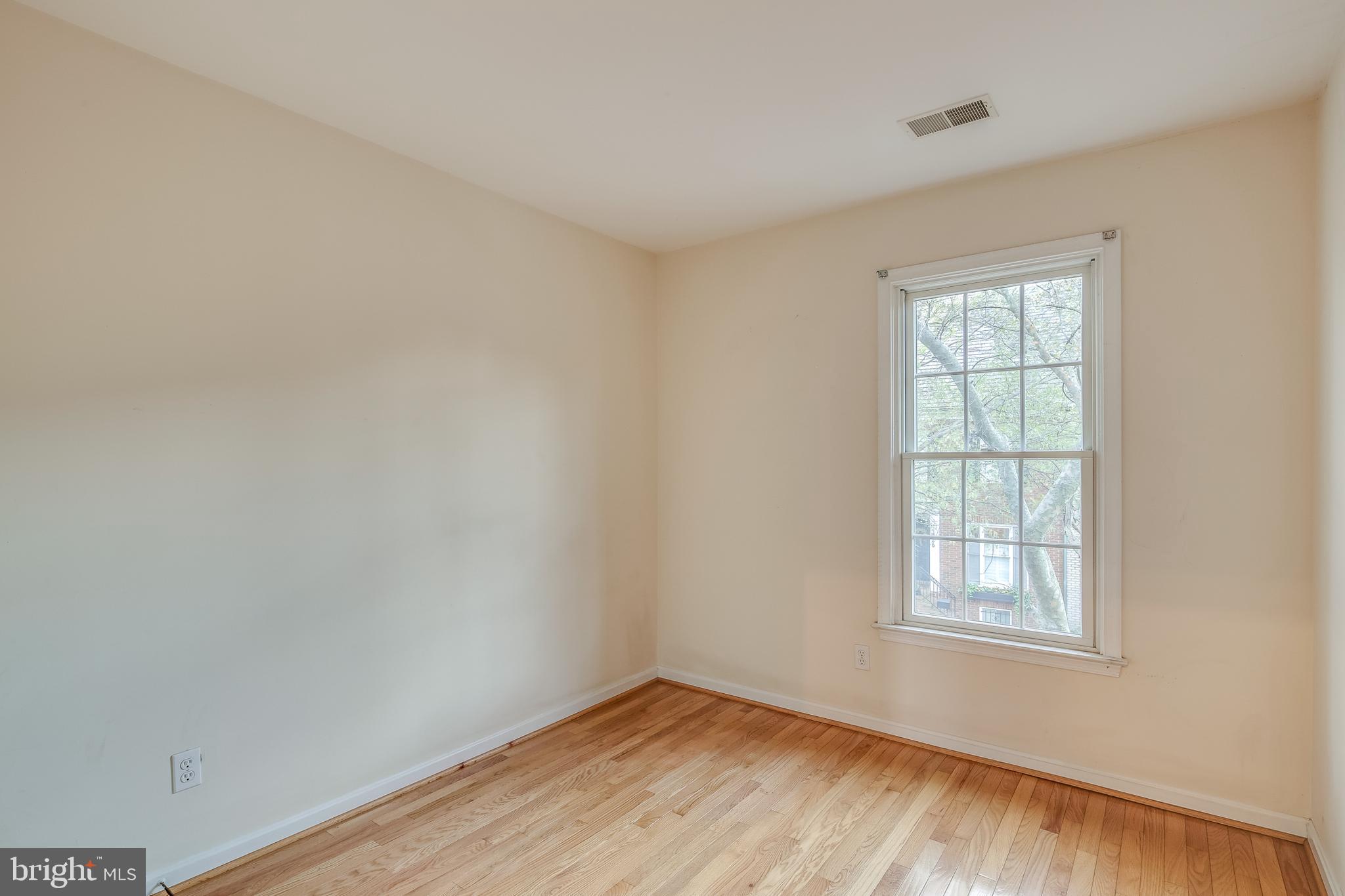431 Little Quarry Road Gaithersburg, MD 20878 - Photo 19 of 40 3rd Bedroom