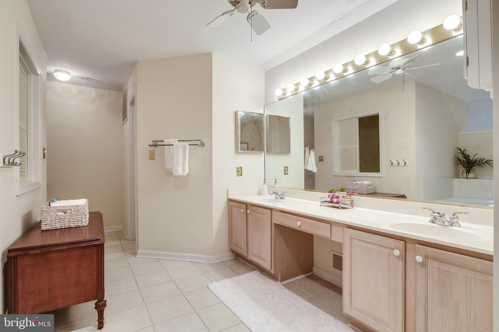 431 Little Quarry Road Gaithersburg, MD 20878 - Photo 25 of 40 Owners Bathroom