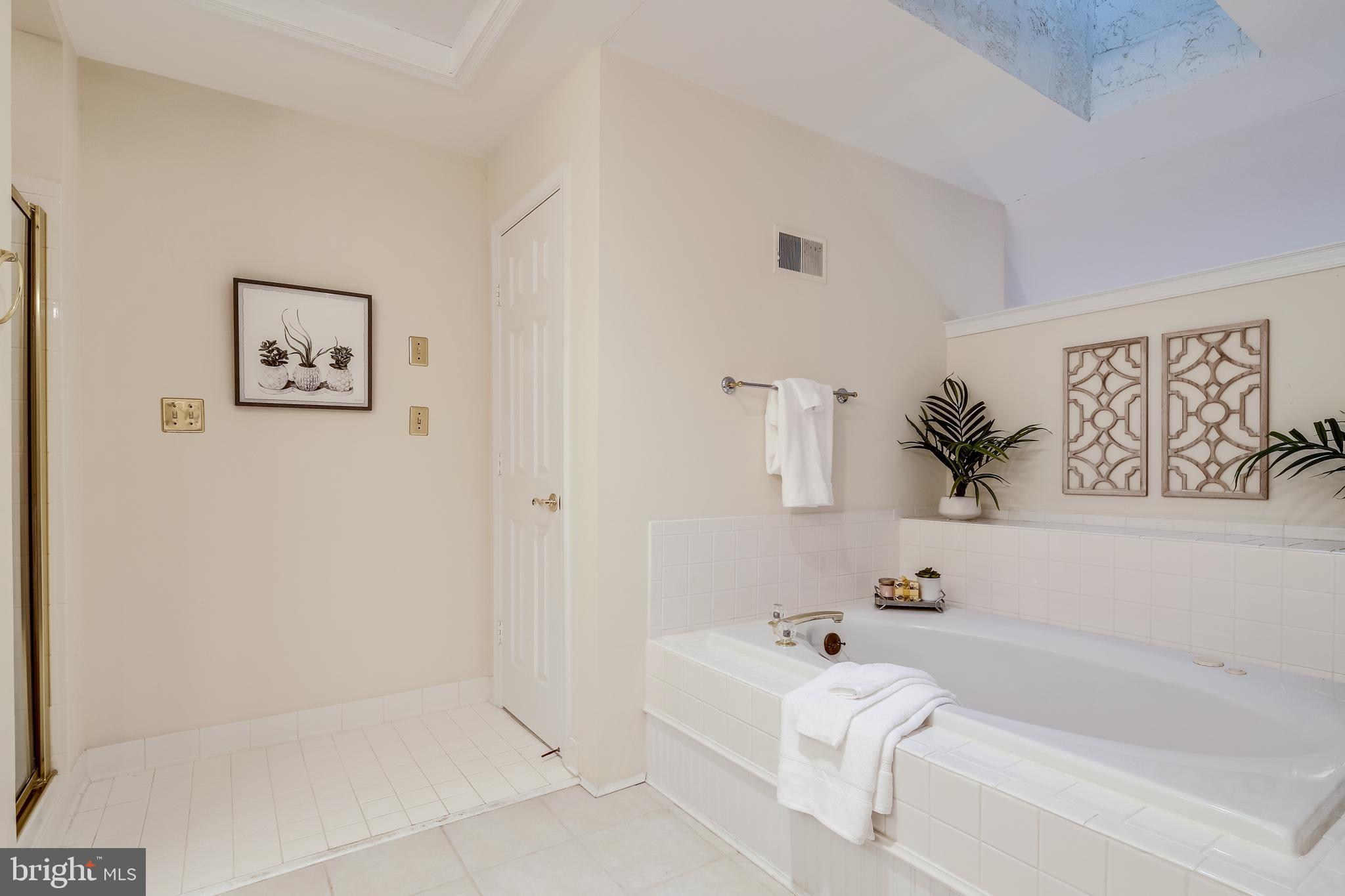 431 Little Quarry Road Gaithersburg, MD 20878 - Photo 26 of 40 Owners Bathroom