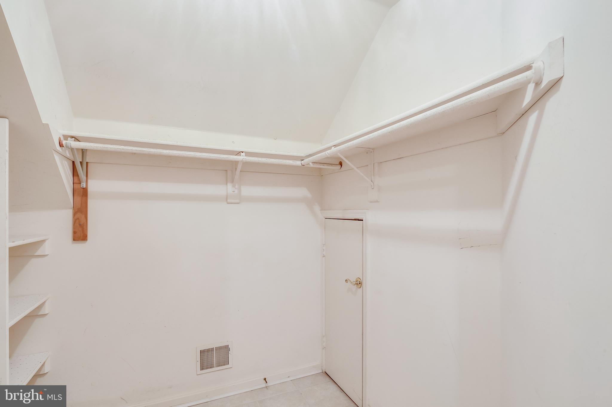 431 Little Quarry Road Gaithersburg, MD 20878 - Photo 27 of 40 Walk-in Closet in Loft