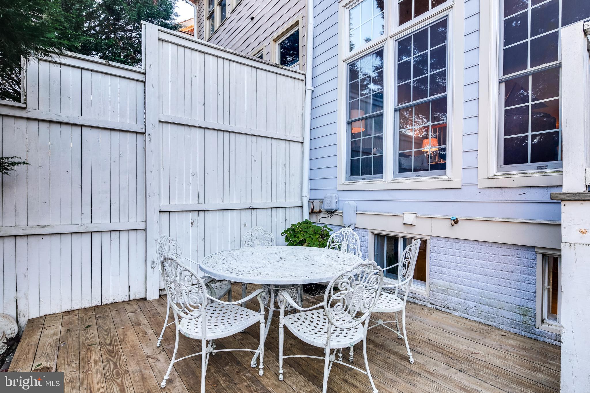 431 Little Quarry Road Gaithersburg, MD 20878 - Photo 30 of 40 Deck area with room for table