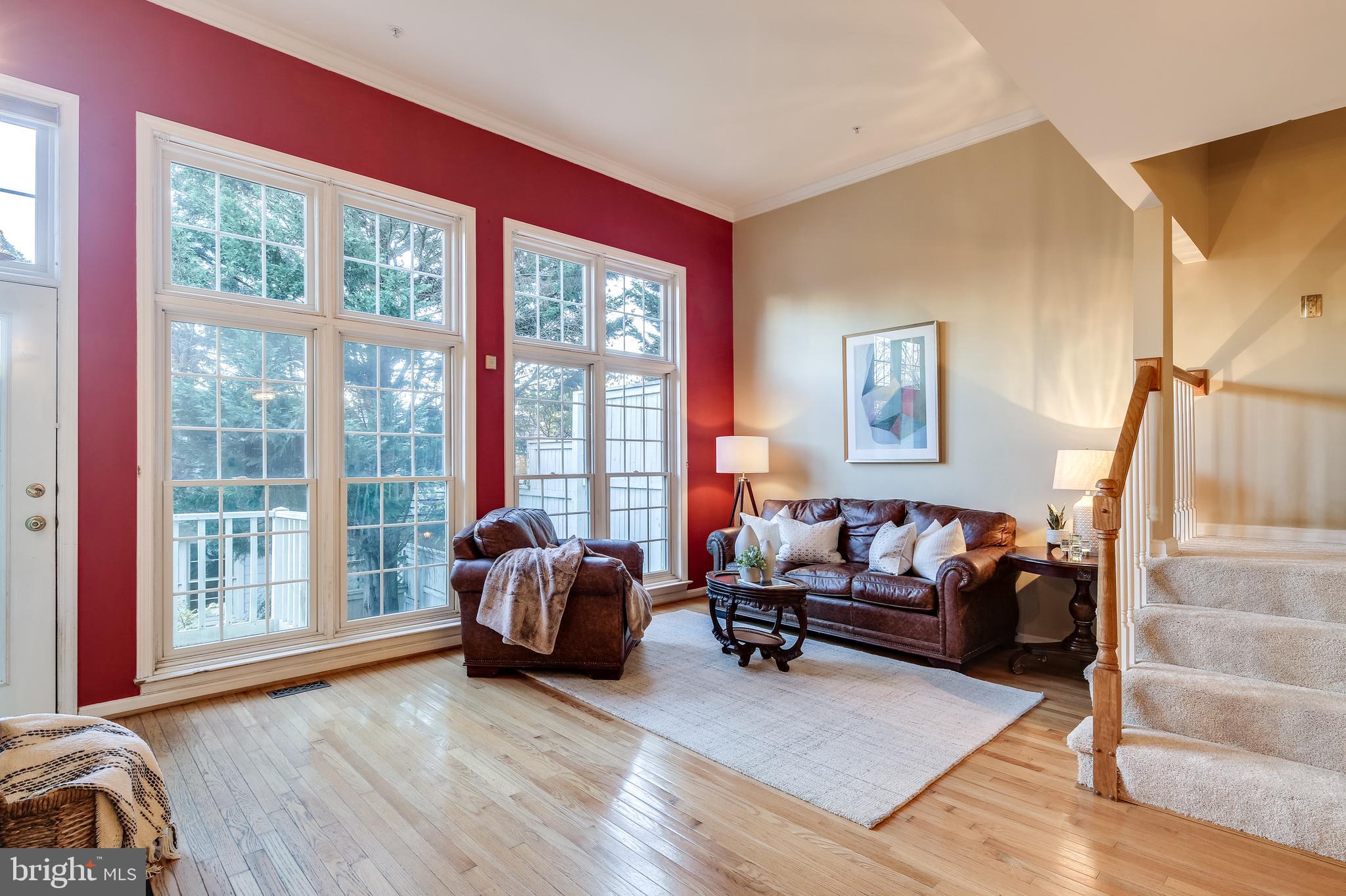 431 Little Quarry Road Gaithersburg, MD 20878 - Photo 10 of 40 Living Room