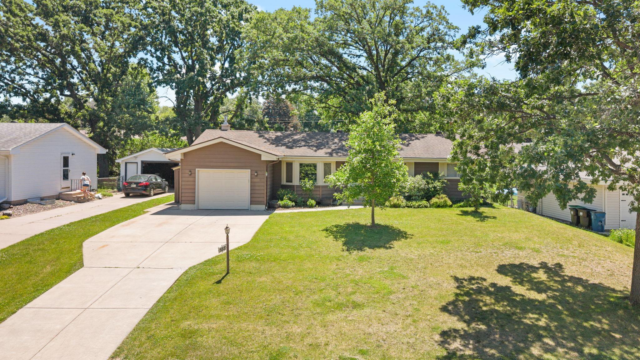588 Rice Creek Terrace Northeast Fridley, MN 55432 - Photo 2 of 37