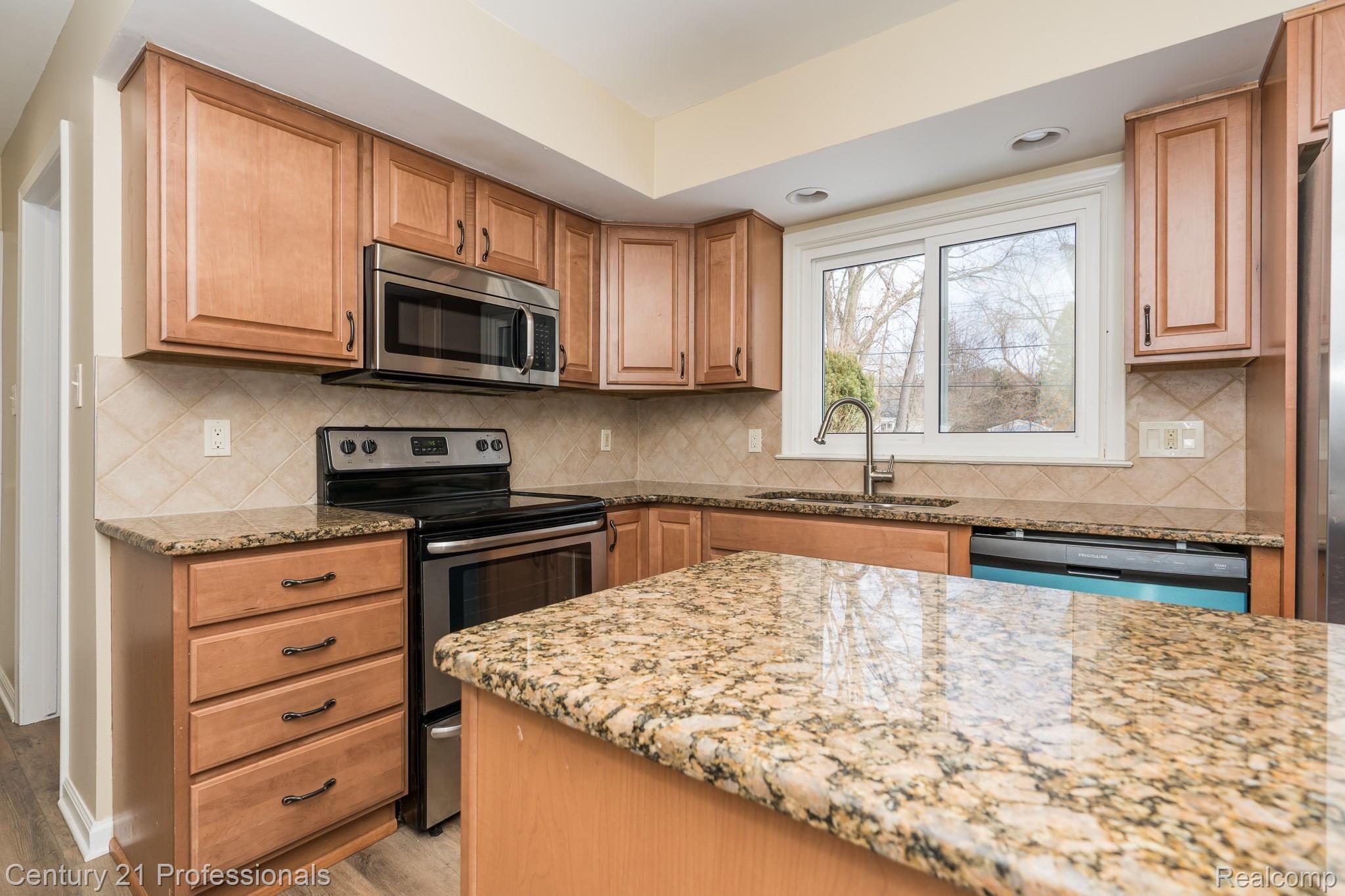 1655 Kingsmere Circle Rochester, MI 48309 - Photo 13 of 34 Kingsmere MLS-W024.jpg
