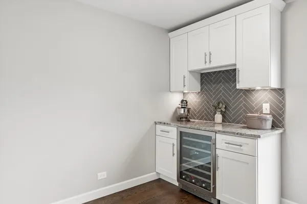 $397,000 | 2779 Woodmere Drive, Unit 2779, Darien, IL 60561
