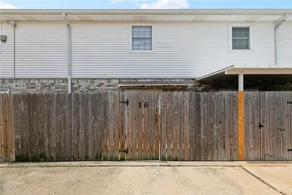 $1,500 | 1628 Vintage Drive, Unit 16, Kenner, LA 70065