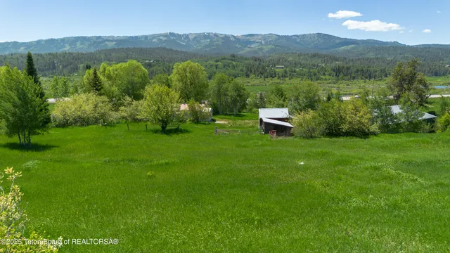 $3,000,000 | 1-2 Lever Springs Road, Alpine, WY 83128