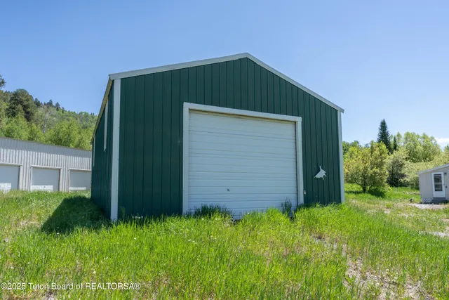 $3,000,000 | 1-2 Lever Springs Road, Alpine, WY 83128