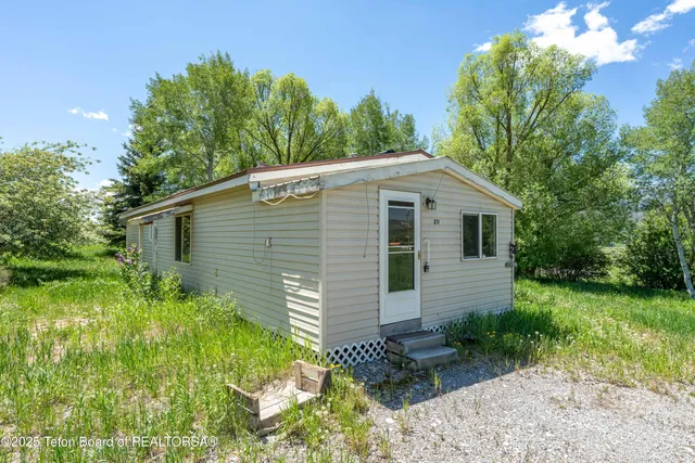 $3,000,000 | 1-2 Lever Springs Road, Alpine, WY 83128