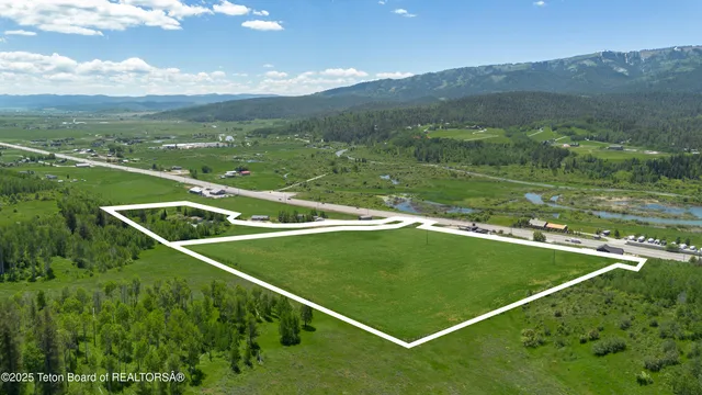 $3,000,000 | 1-2 Lever Springs Road, Alpine, WY 83128