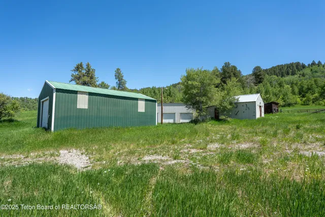 $3,000,000 | 1-2 Lever Springs Road, Alpine, WY 83128