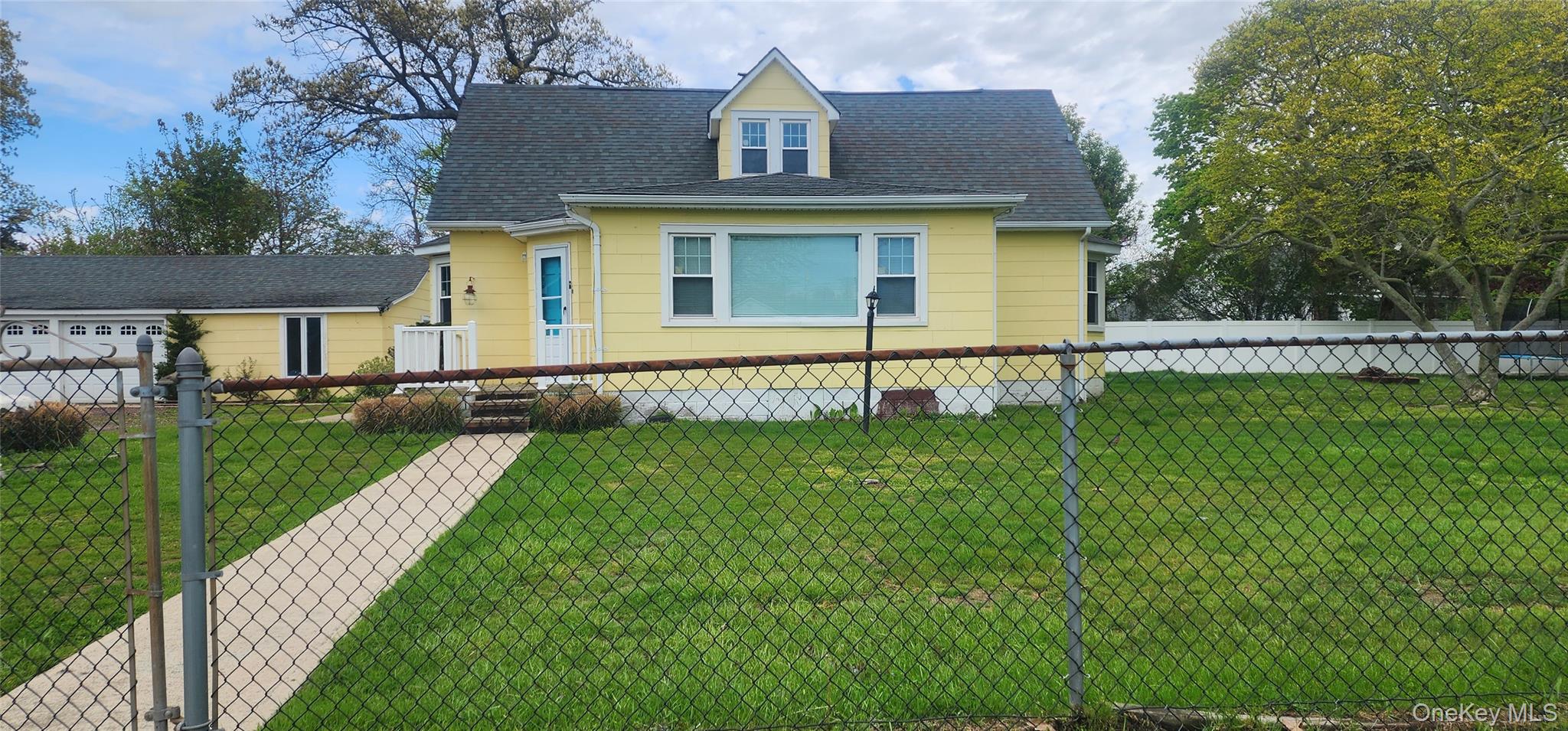 9 Babylon Road Mastic Beach, NY 11951 - Photo 4 of 22 Gallery Image 4