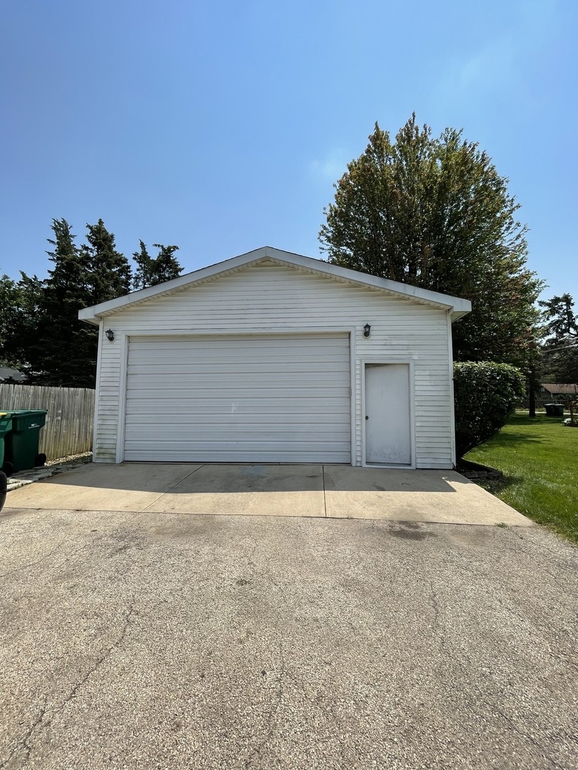 105 West Naperville Road Westmont, IL 60559 - Photo 9 of 31
