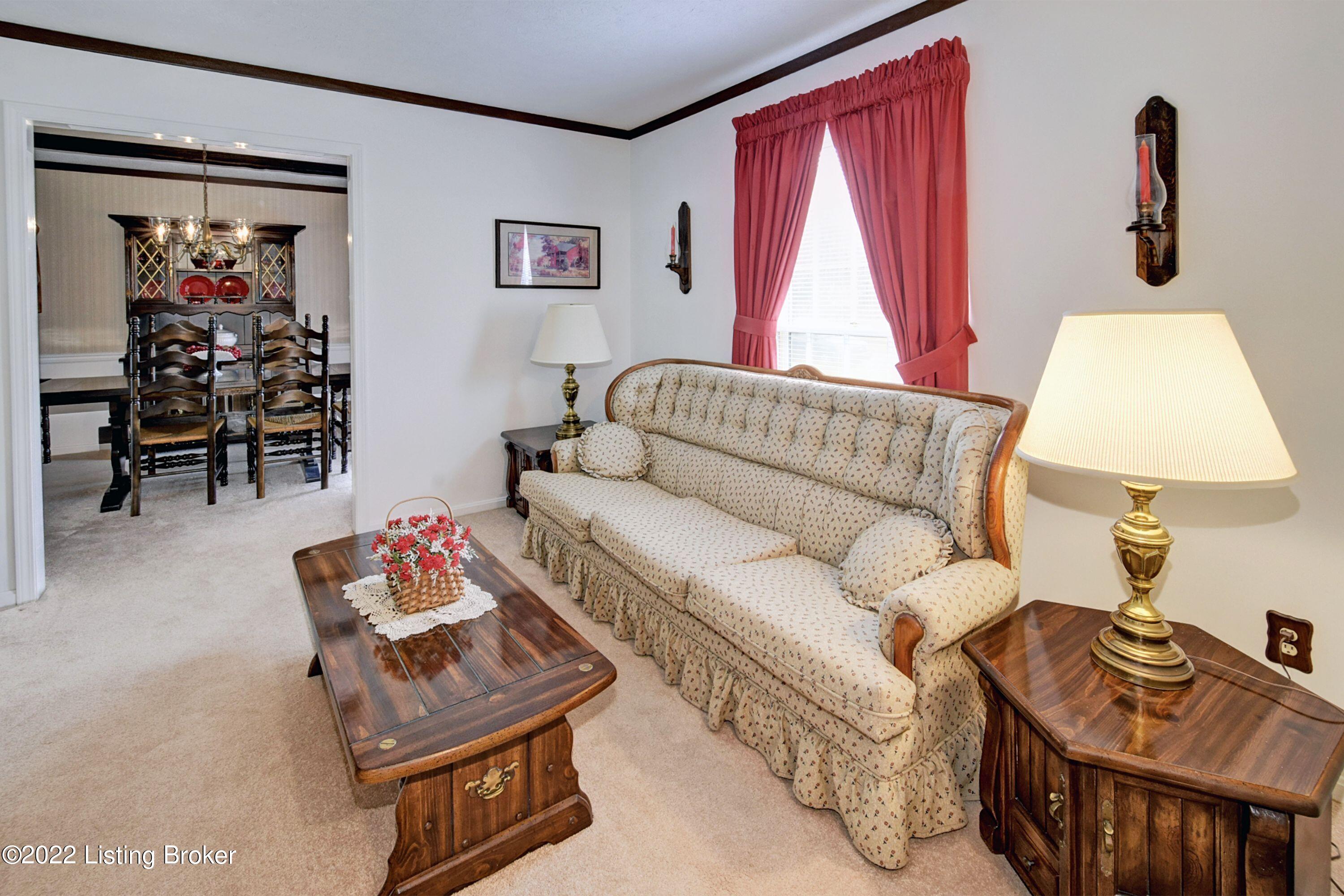 6707 Windhurst Road Louisville, KY 40207 - Photo 11 of 36 Living Rm