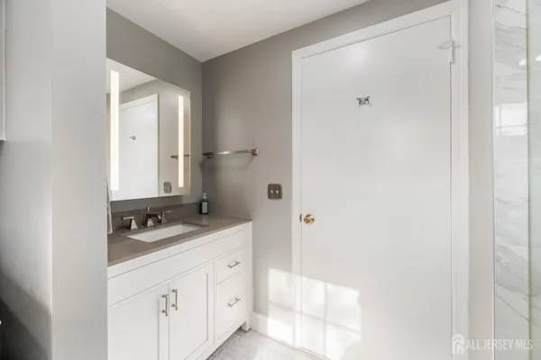 $179,000 | 94 Gloucester Way, Unit B, Monroe Township, NJ 08831