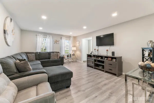 $179,000 | 94 Gloucester Way, Unit B, Monroe Township, NJ 08831