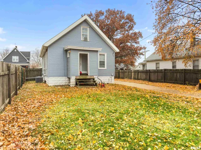 $70,000 | 617 East Virginia Avenue, Peoria, IL 61603