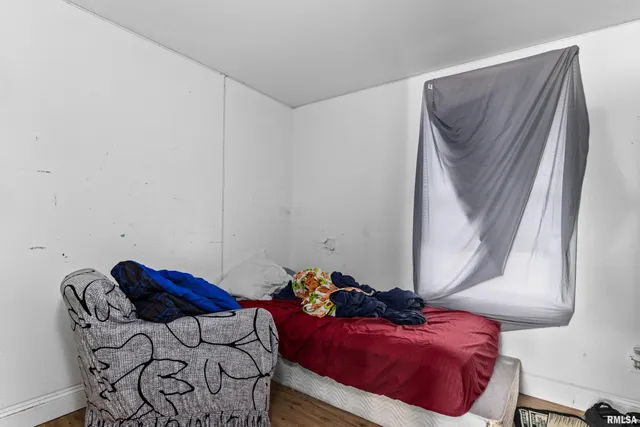 $70,000 | 617 East Virginia Avenue, Peoria, IL 61603