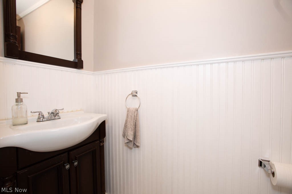 1063 Pembrook Road Cleveland Heights, OH 44121 - Photo 15 of 35