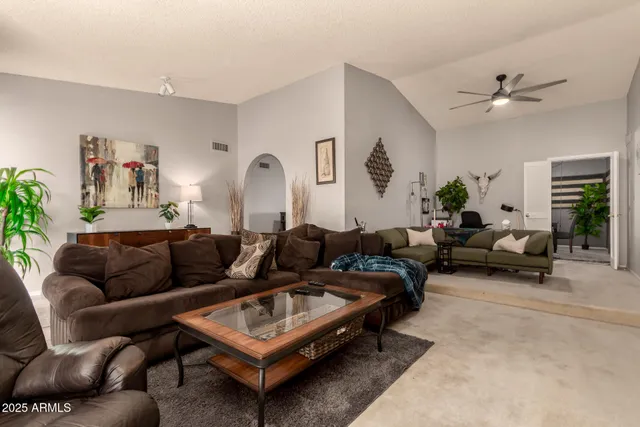 $689,900 | 2324 East Cortez Street, Phoenix, AZ 85028