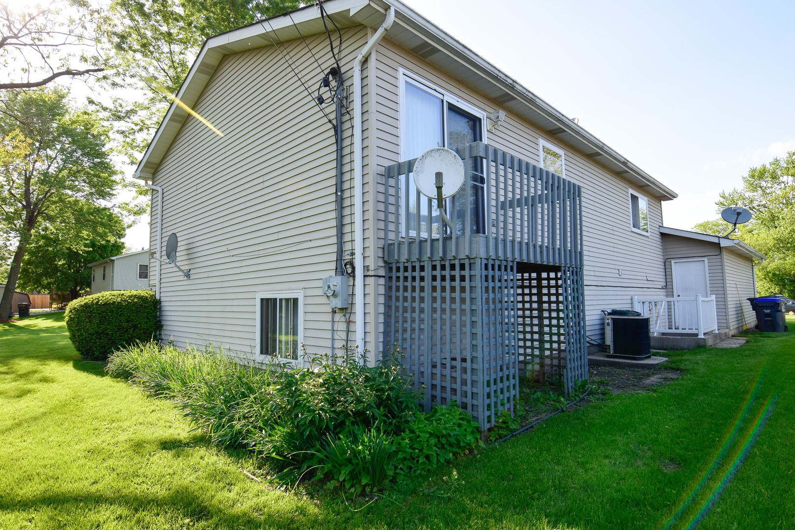 11415 West Edgewood Road Beach Park, IL 60087 - Photo 11 of 29 a front view of a house with garden