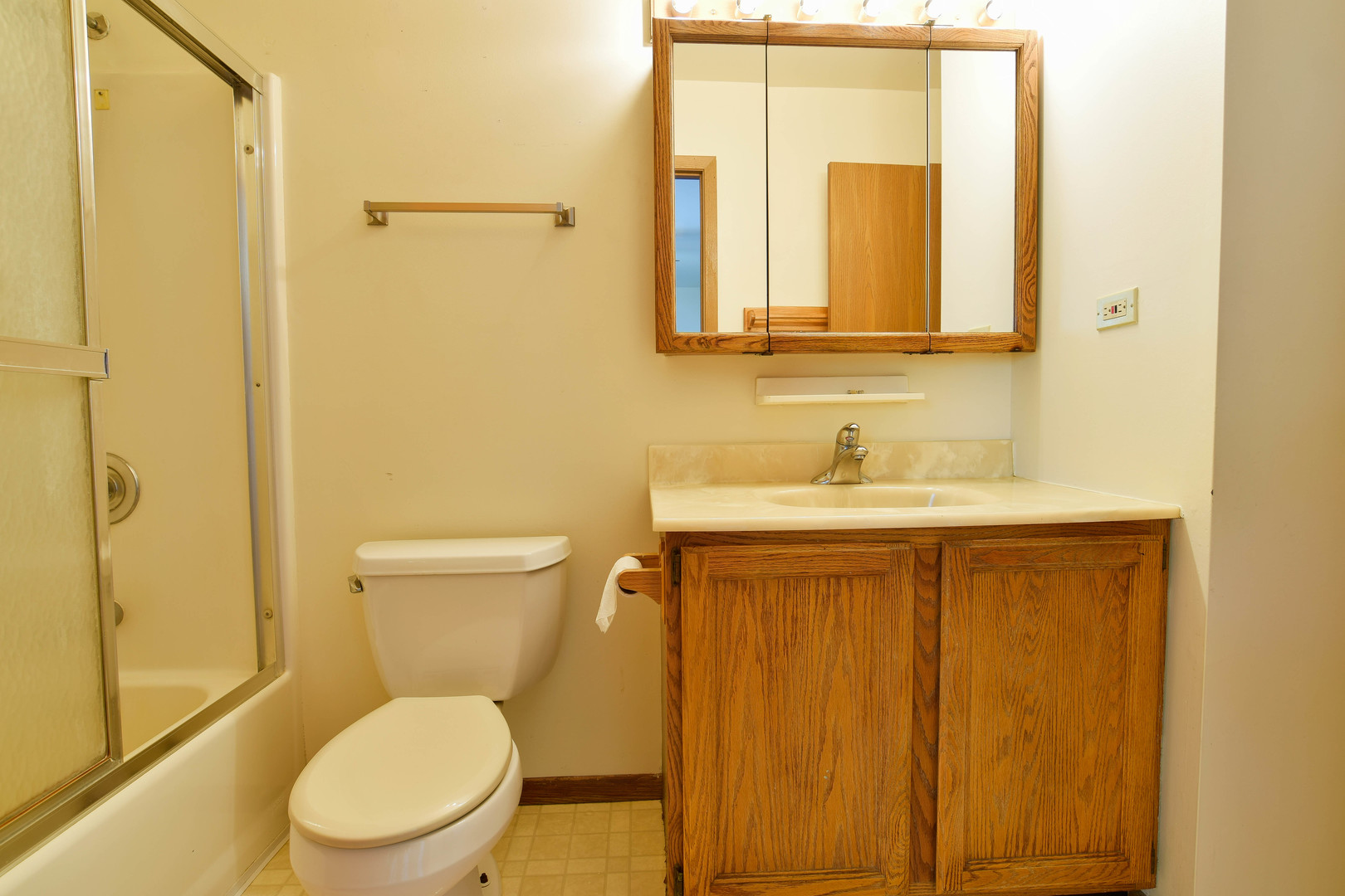 11415 West Edgewood Road Beach Park, IL 60087 - Photo 20 of 29 a bathroom with a toilet a sink and a mirror