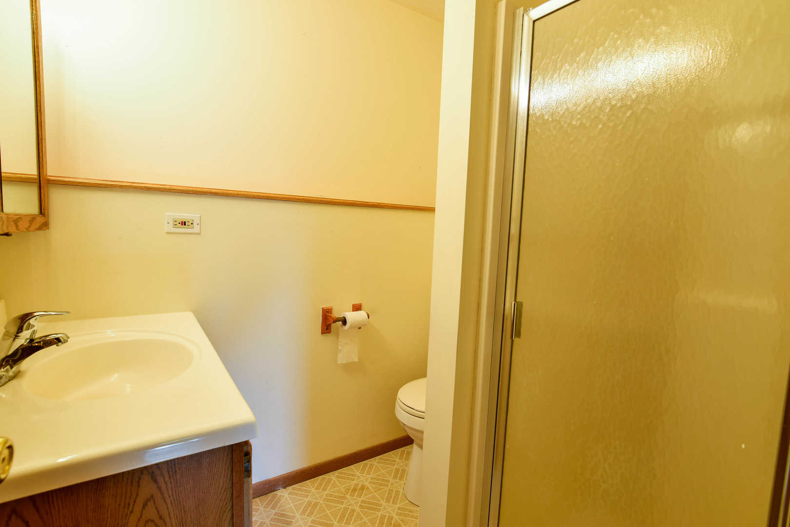 11415 West Edgewood Road Beach Park, IL 60087 - Photo 28 of 29 a bathroom with a tub and shower