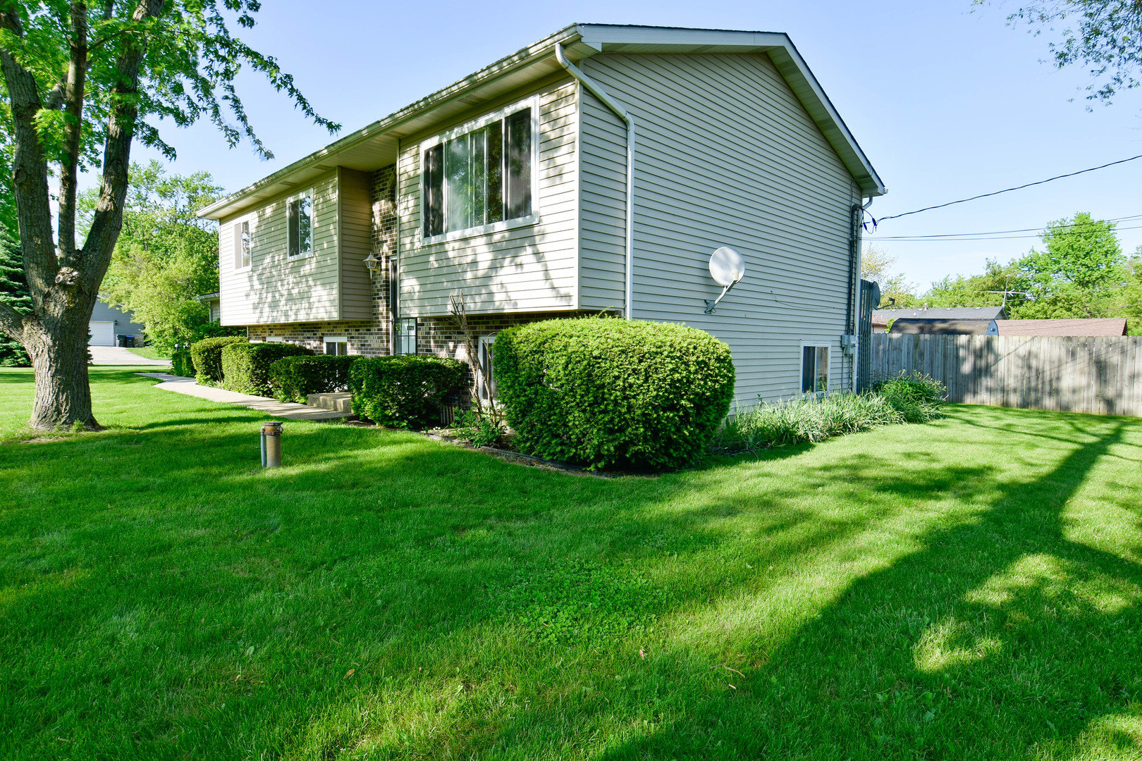 11415 West Edgewood Road Beach Park, IL 60087 - Photo 8 of 29 a view of a house with a backyard
