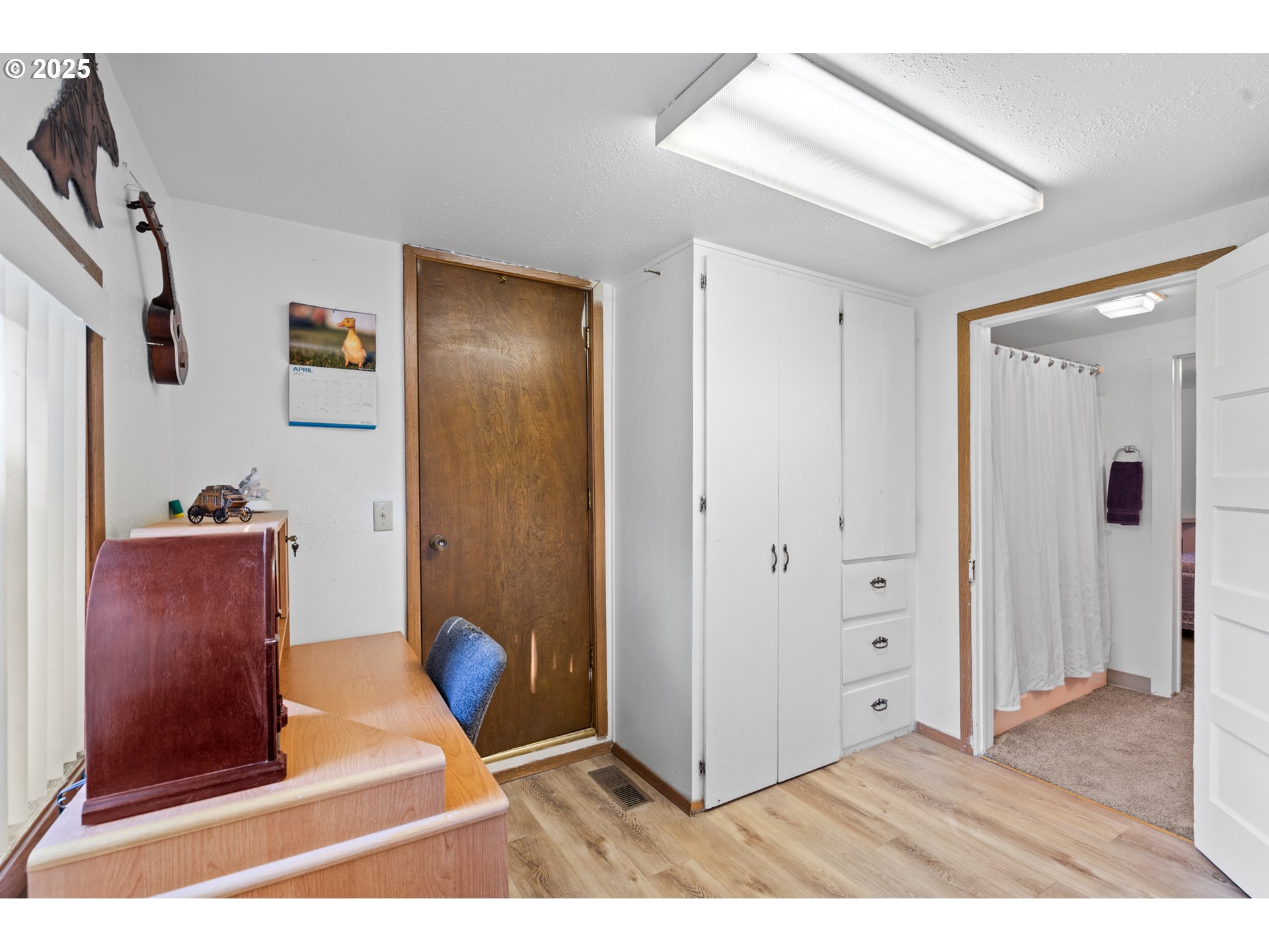 32534 Diagonal Boulevard Hermiston, OR 97838 - Photo 12 of 35 a view of livingroom with furniture and wooden floor
