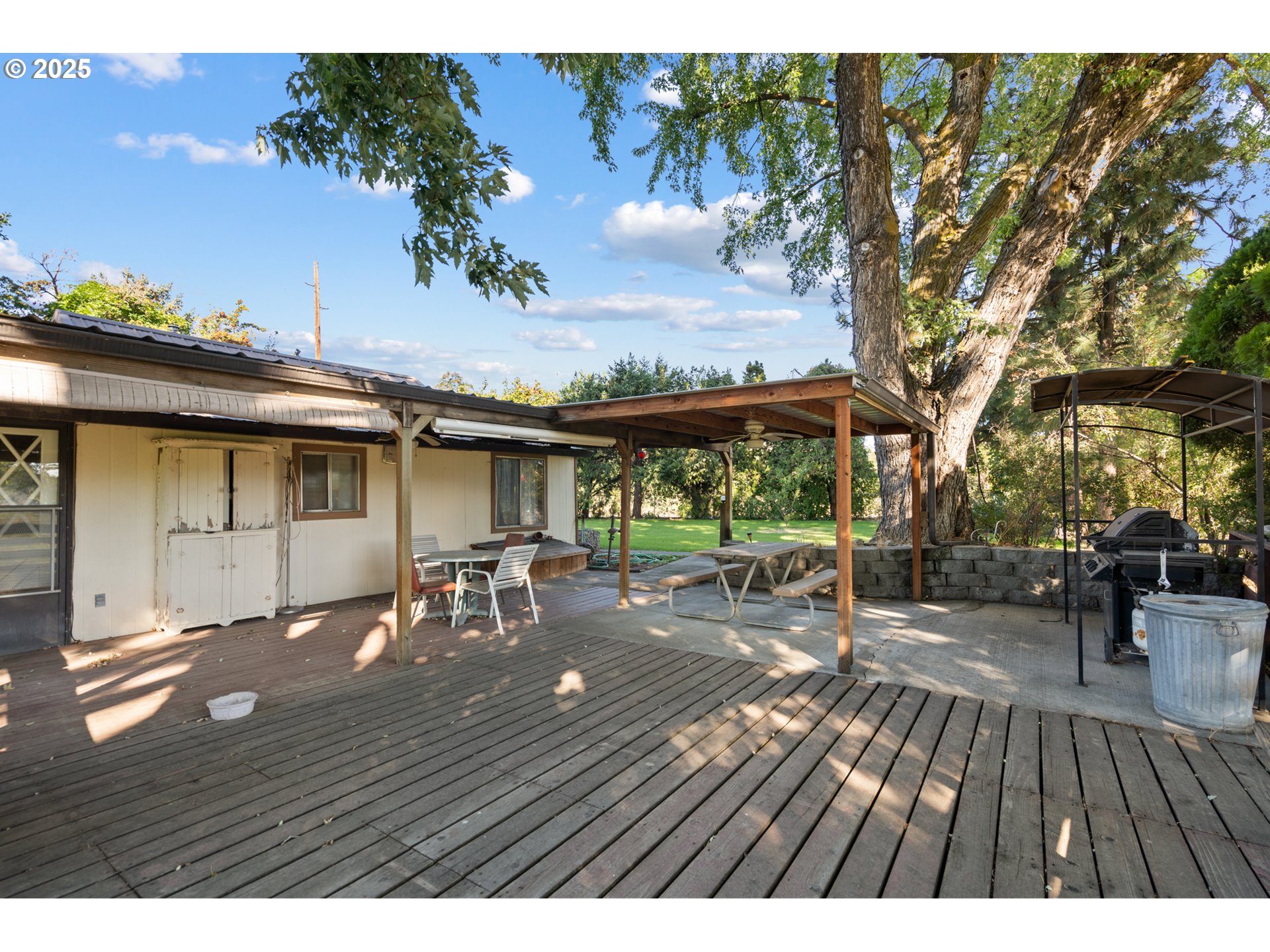 32534 Diagonal Boulevard Hermiston, OR 97838 - Photo 15 of 35 a view of outdoor space with seating space