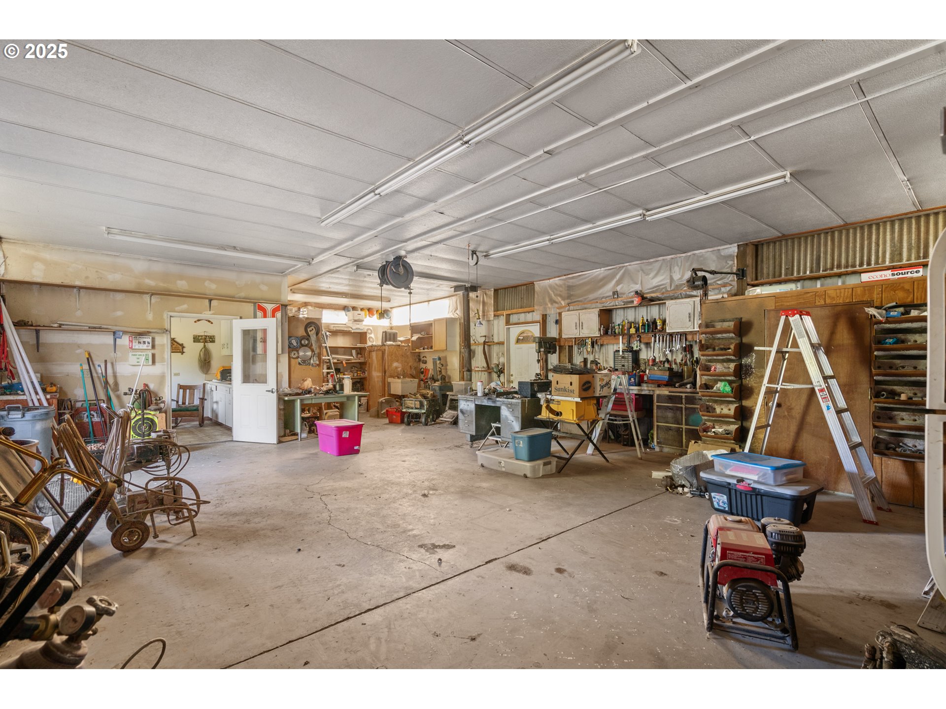 32534 Diagonal Boulevard Hermiston, OR 97838 - Photo 25 of 35 a view of a room with gym equipment