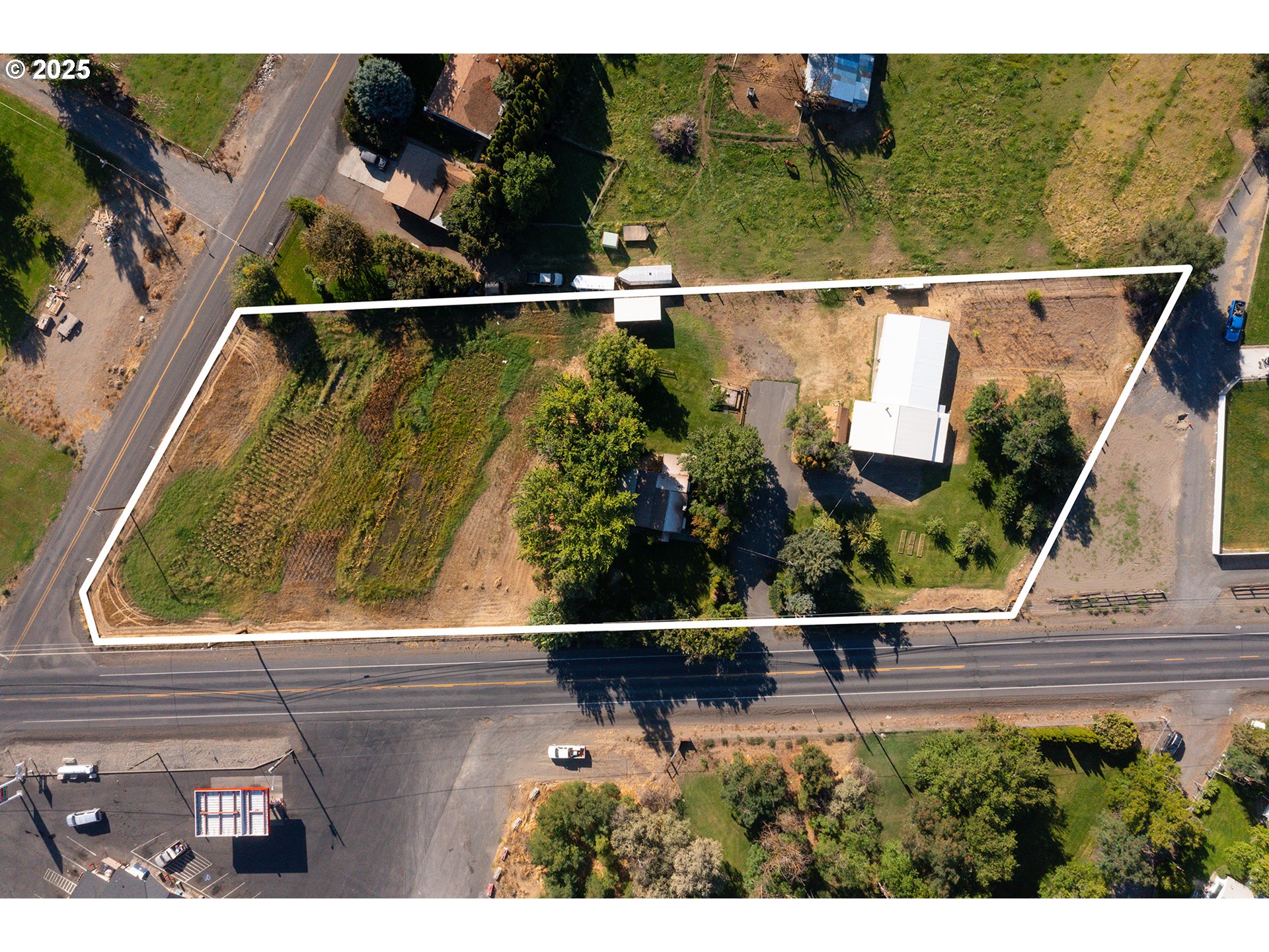 32534 Diagonal Boulevard Hermiston, OR 97838 - Photo 31 of 35 a view of a garden