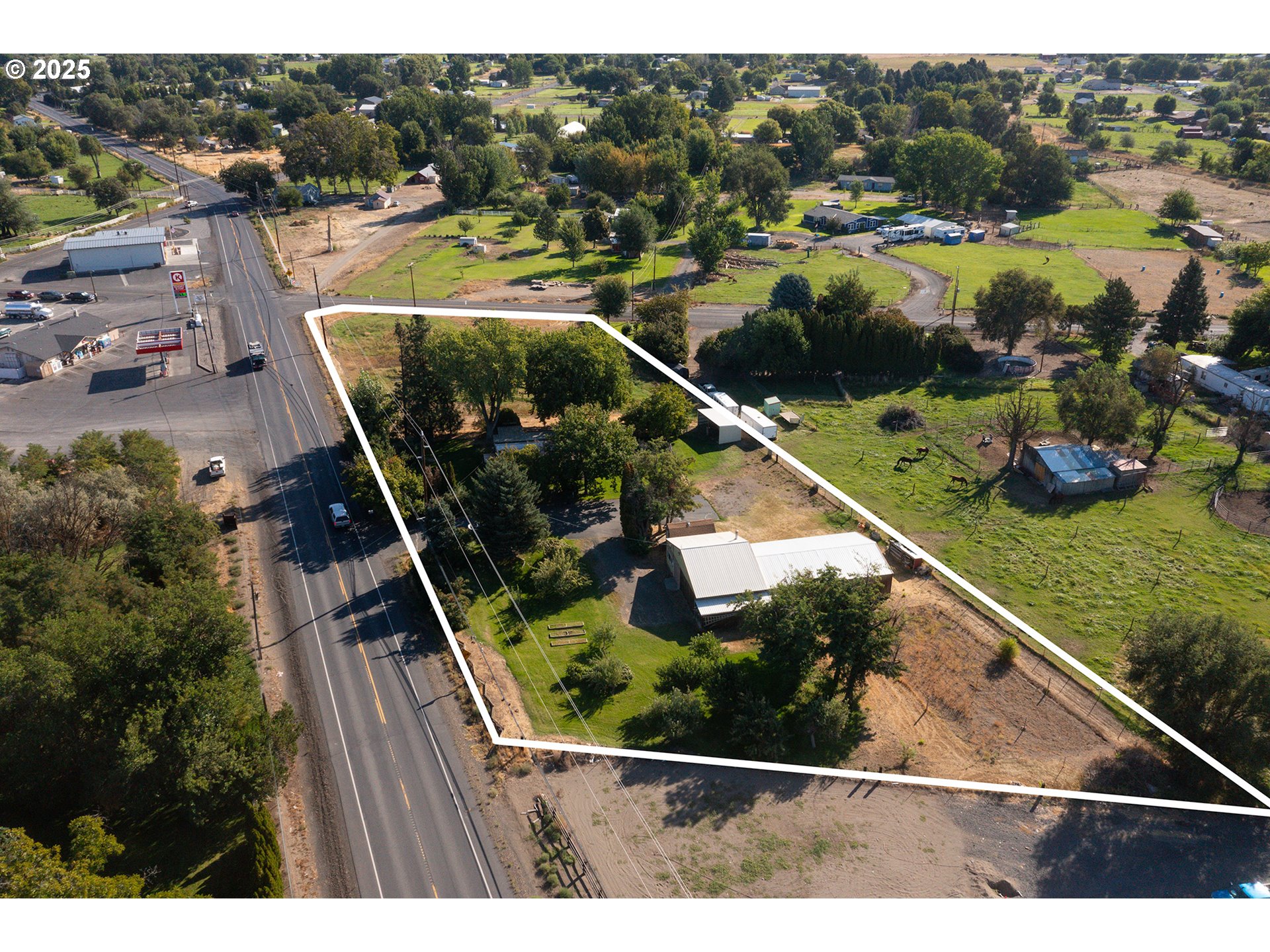 32534 Diagonal Boulevard Hermiston, OR 97838 - Photo 32 of 35 a view of swimming pool from a balcony