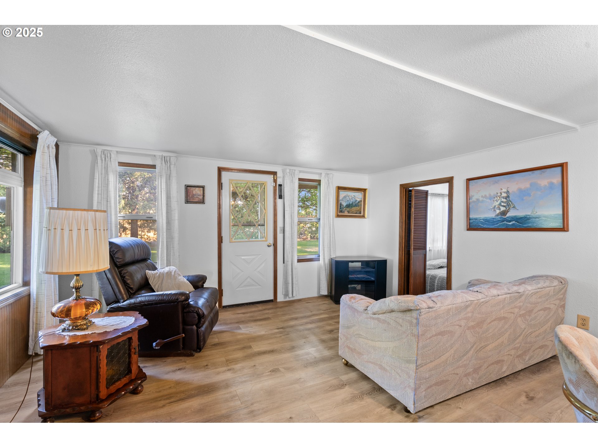 32534 Diagonal Boulevard Hermiston, OR 97838 - Photo 9 of 35 a living room with furniture and a flat screen tv