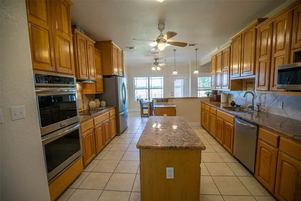 $1,100,000 | 734 Farm To Market 485, Cameron, TX 76520