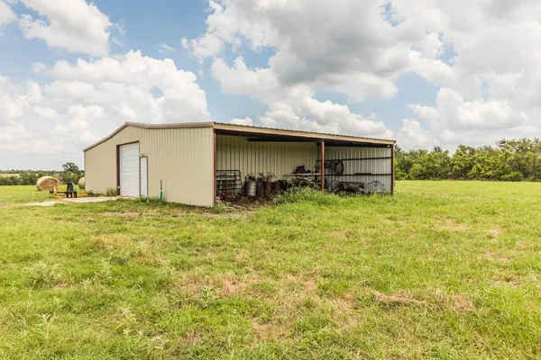 $1,100,000 | 734 Farm To Market 485, Cameron, TX 76520