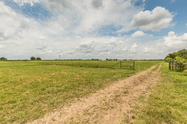 $1,100,000 | 734 Farm To Market 485, Cameron, TX 76520