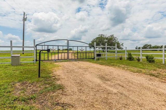 $1,100,000 | 734 Farm To Market 485, Cameron, TX 76520