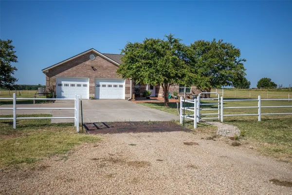 $1,100,000 | 734 Farm To Market 485, Cameron, TX 76520