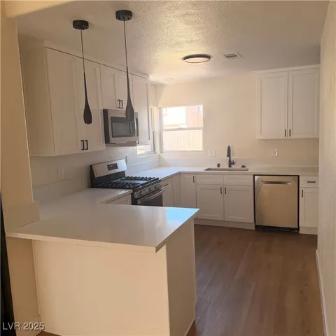 $2,400 | 7909 Mt Shasta Circle, Las Vegas, NV 89145