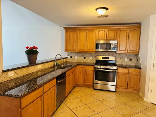 $2,075 | 5935 Wildbriar Lane, Richmond, TX 77469