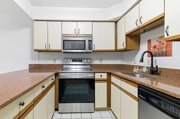 $465,000 | 403 Tuckers Lane, Unit 403, Hingham, MA 02043
