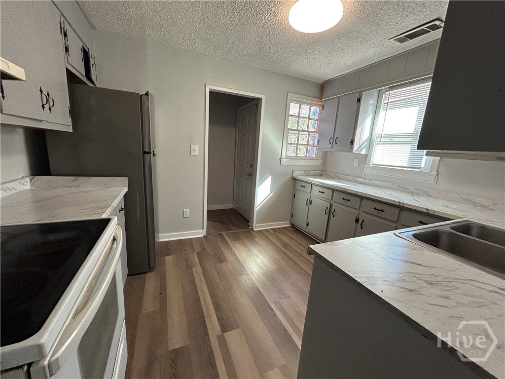 3715 Skidaway Road Savannah, GA 31404 - Photo 10 of 18