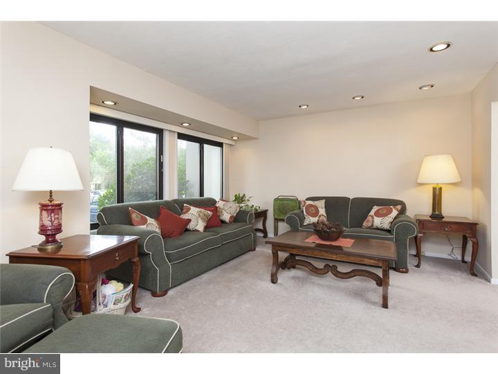 263 Bolton Road Hightstown, NJ 08520 - Photo 3 of 25 Living Room